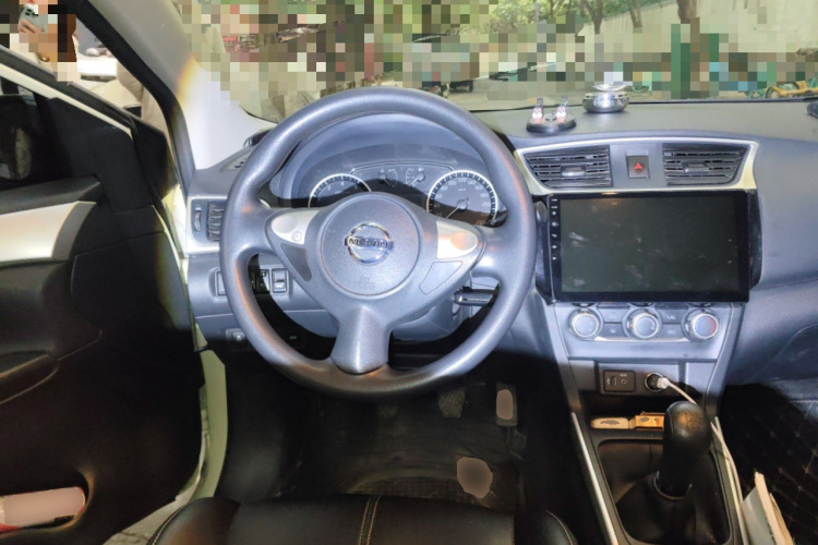 日产 轩逸 2019款 经典 1.6XE 手动舒适版中控内饰13