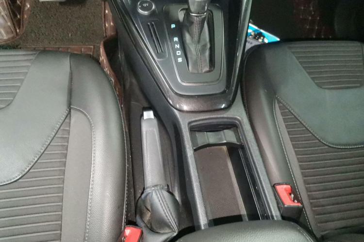 福特 福克斯 2018款 两厢经典 1.6L 自动风尚型智行版中控内饰18