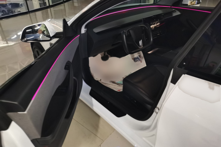 特斯拉 Model 3 2023款 后轮驱动版中控内饰7003