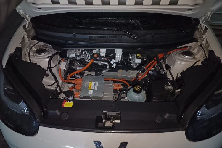 五菱汽车 五菱缤果 2024款 333km 悦享款机舱底盘24