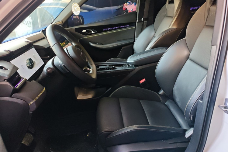 领克03 2025款 1.5TD DCT冠军版Pro中控内饰19