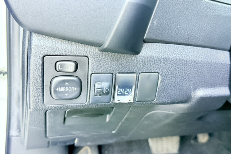 丰田 卡罗拉 2017款 改款 1.2T S-CVT GL-i局部细节9002