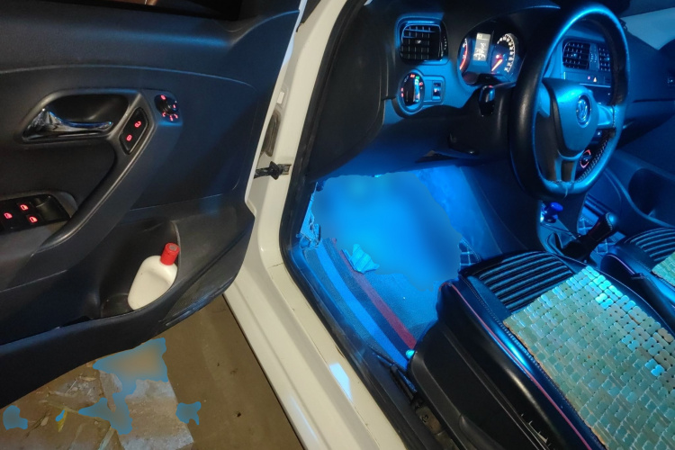 大众 Polo 2014款 1.4L 手动风尚版中控内饰20