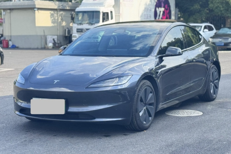 特斯拉 Model 3 2023款 长续航全轮驱动版车身外观1