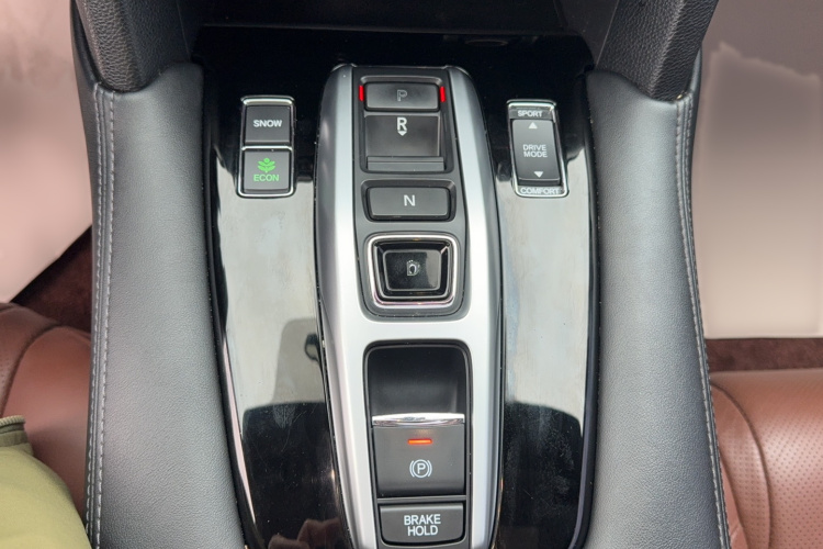 本田UR-V 2017款 370TURBO 四驱尊享版 国V局部细节18