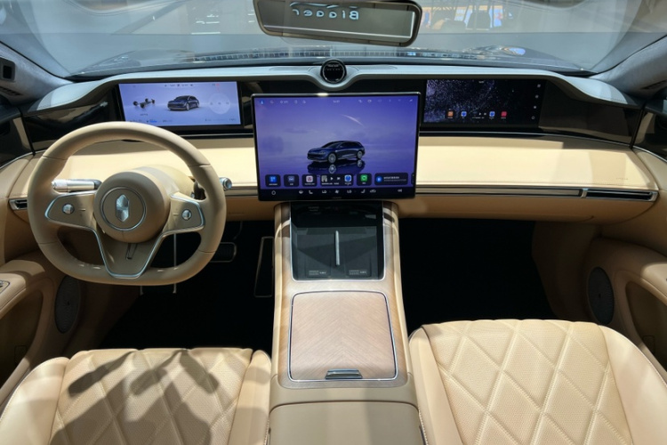 鸿蒙智行 享界S9T 2025款 增程 Ultra长续航版中控内饰7002