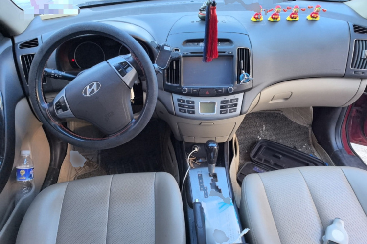 现代 悦动 2011款 1.6L 自动豪华型中控内饰12