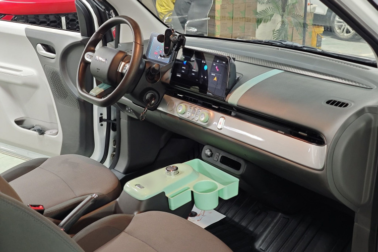 长安启源 长安Lumin 2023款 205km 香沁款中控内饰7003