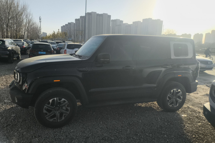 北京BJ40 2024款 2.0T 全新城市猎人版 侠客型车身外观4