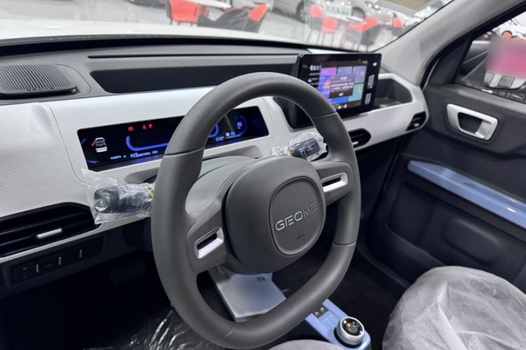 吉利银河 2024款 熊猫mini 200km 耐力熊中控内饰7002