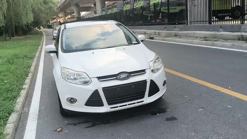 福特 福克斯 2012款 三厢 1.6L 自动风尚型实拍1