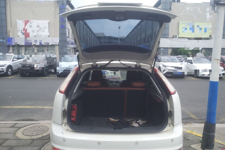 福特 福克斯 2013款 两厢经典 1.8L 自动基本型局部细节23