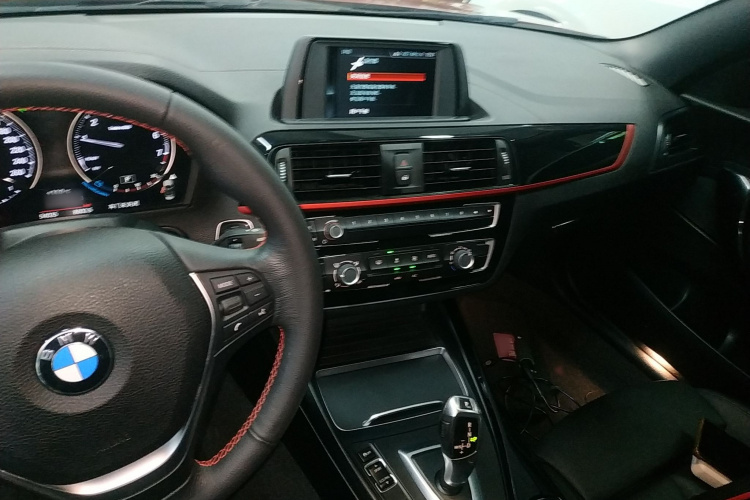 宝马2系(进口) 2018款 220i 敞篷轿跑车 运动设计套装局部细节16