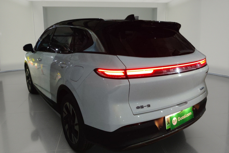 奔腾 悦意07 2025款 210km 乐享版车身外观5