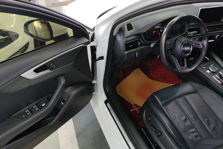 奥迪A4L 2017款 45 TFSI quattro 风尚型中控内饰20