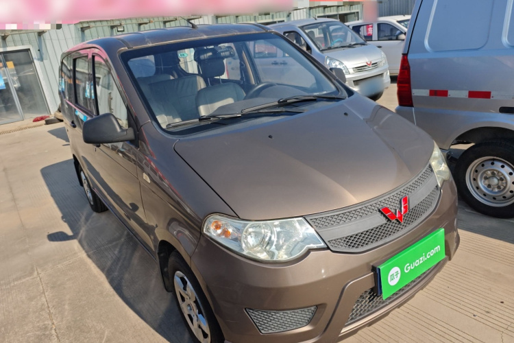 五菱汽车 五菱宏光 2015款 1.2L S 基本型国V车身外观3