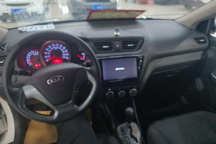 起亚K2 2015款 三厢 1.4L AT GLS中控内饰7004