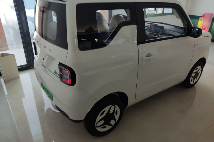 吉利银河 熊猫 2025款 210km 元气熊车身外观7