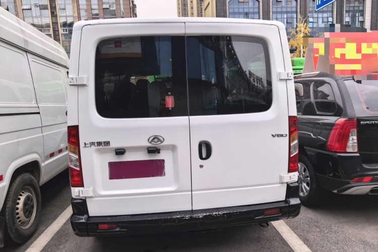 上汽大通MAXUS 新途V80 2019款 2.5T经典款6挡手动傲运通改款短轴超低顶5/6座车身外观6