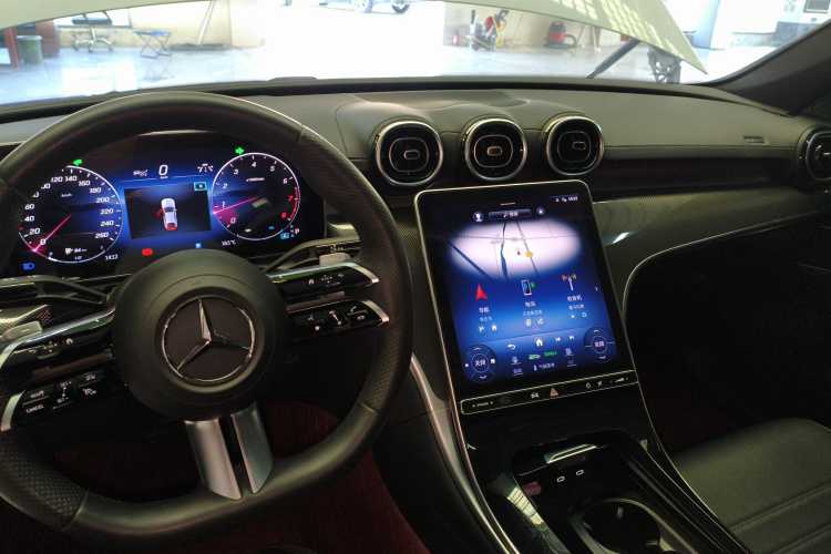 奔驰C级 2023款 C 200 L 运动版中控内饰12
