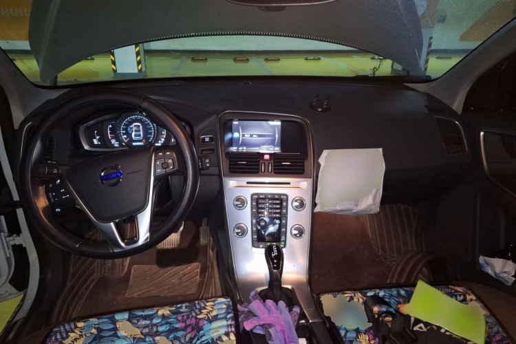 沃尔沃XC60 2017款 T5 AWD 智远升级版中控内饰12