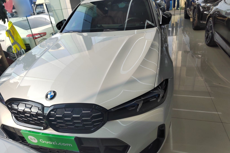 宝马3系 2023款 330i M运动曜夜套装车身外观2