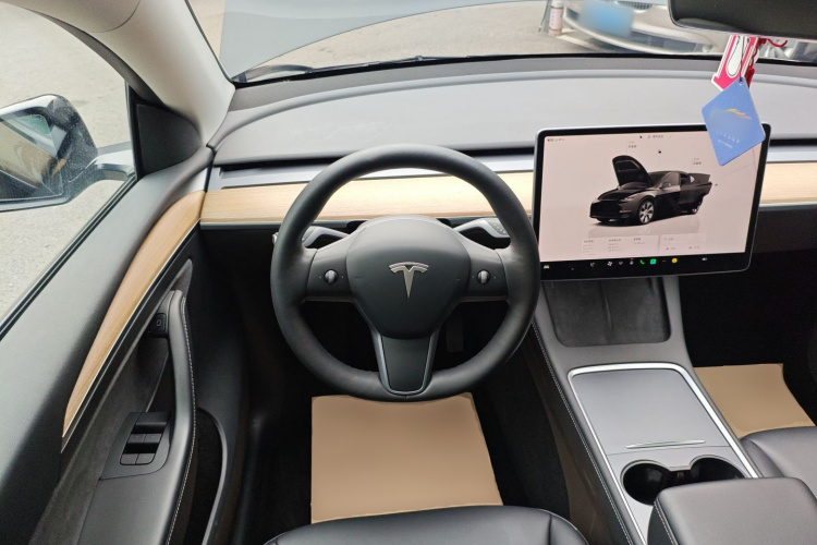 特斯拉 Model Y 2022款 后轮驱动版中控内饰13