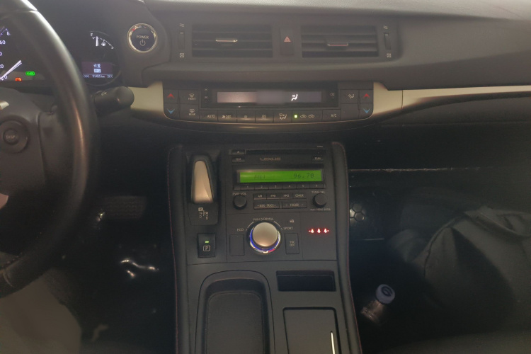 雷克萨斯CT 2017款 CT200h 精英版 单色 国V局部细节16