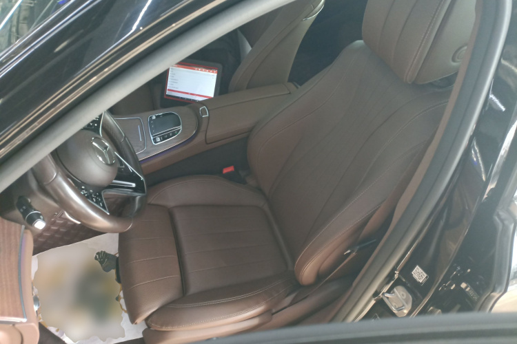 奔驰E级 2022款 E 260 L局部细节19