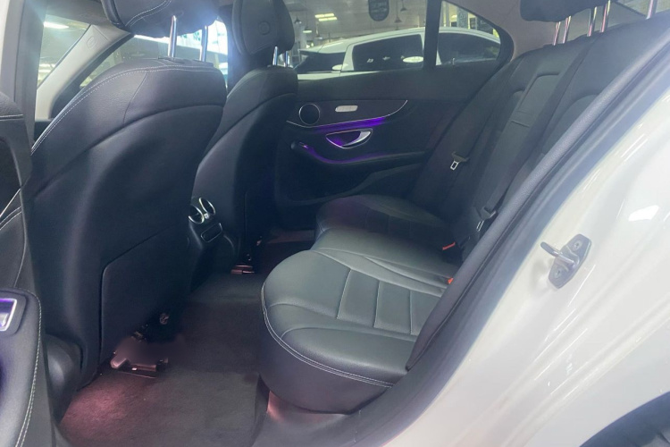 奔驰C级 2019款 改款 C 260 L 4MATIC 运动版中控内饰7004