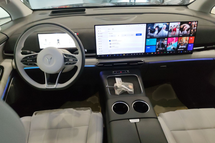 岚图汽车 岚图梦想家 2025款 PHEV 四驱旗舰鲲鹏版中控内饰7002