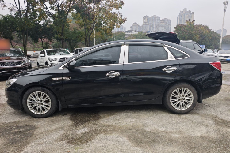 别克 英朗 2015款 15N 自动豪华型车身外观4