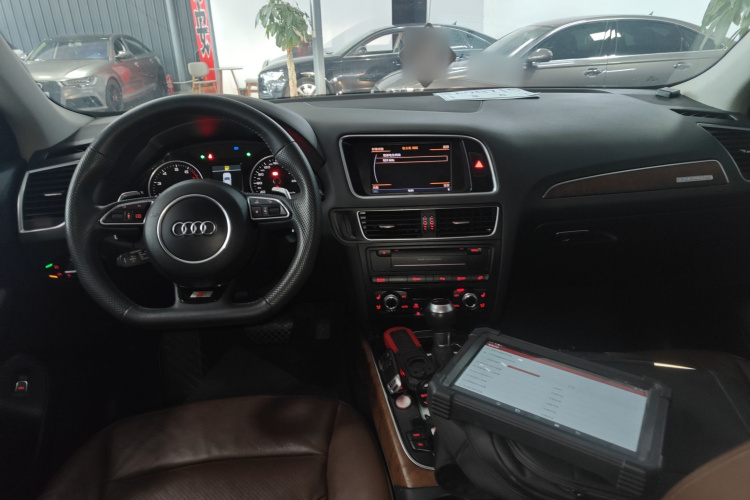 奥迪Q5 2015款 40 TFSI 技术型中控内饰7002