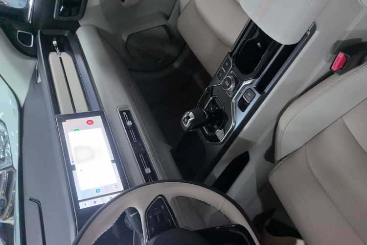 吉利汽车 吉利icon 2023款 1.5TD 巧克力醇巧版中控内饰7003