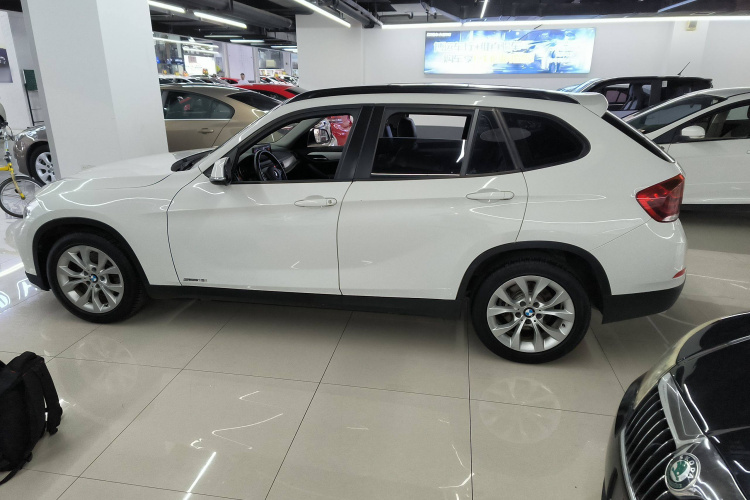 宝马X1 2014款 sDrive18i 时尚型车身外观4