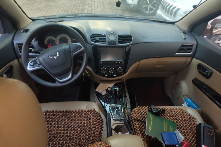 五菱汽车 五菱宏光 2014款 1.5L S自动豪华型中控内饰12