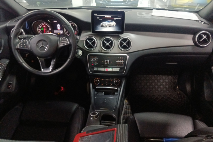 奔驰CLA 2018款 CLA 200 时尚型中控内饰7002