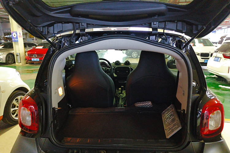 smart fortwo 2019款 0.9T 66千瓦硬顶风擎版 国VI局部细节23