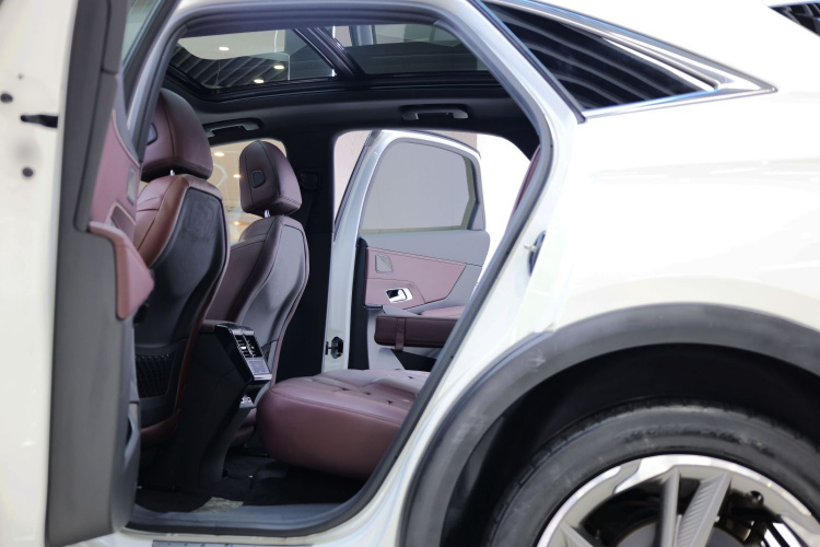 DS 7 2018款 45THP 歌剧院版中控内饰7008