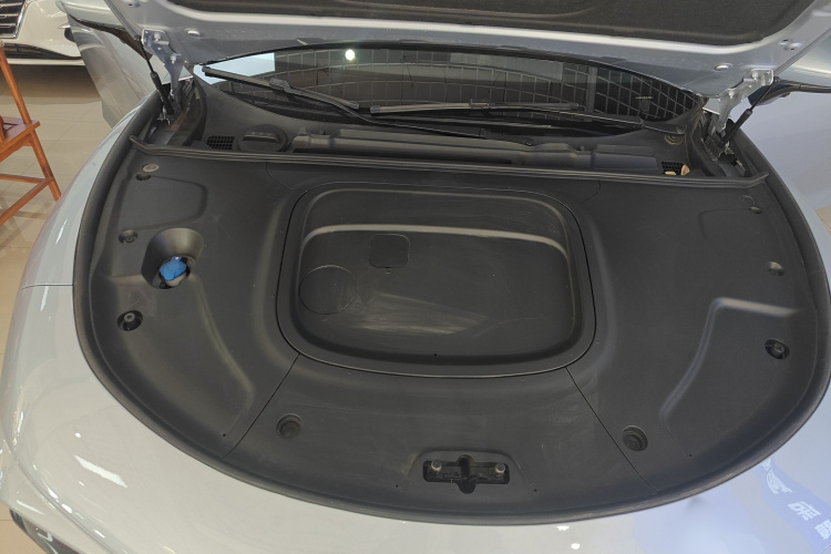 哪吒汽车 哪吒S 2024款 增程 1060版机舱底盘24