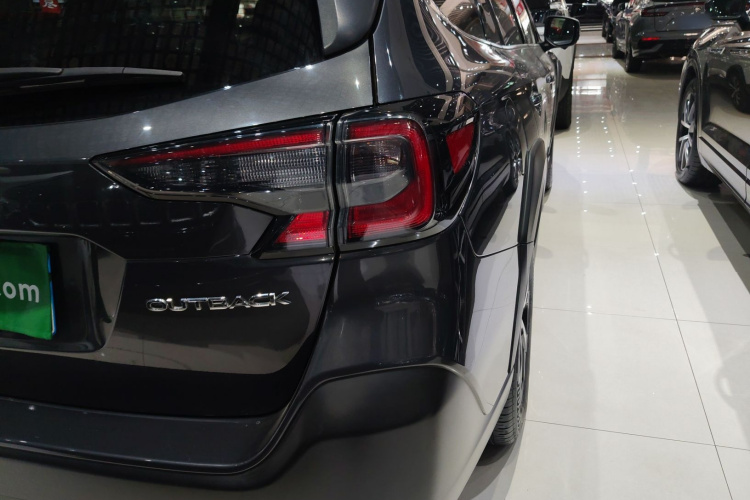 斯巴鲁 傲虎 2021款 2.5i 旗舰版 EyeSight车身外观9