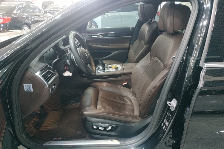 宝马7系 2018款 730Li 领先型 M运动套装中控内饰19