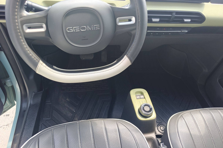 吉利汽车 2023款 熊猫mini 200km 耐力熊中控内饰7006