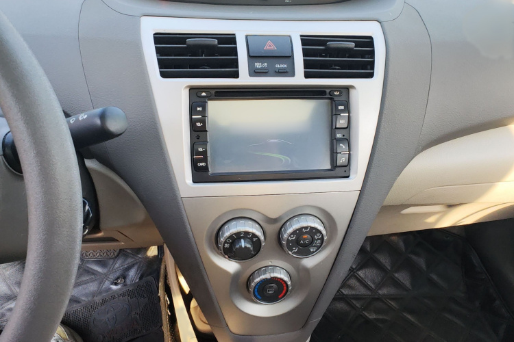 丰田 威驰 2011款 1.6L GL-i 天窗版 AT局部细节16