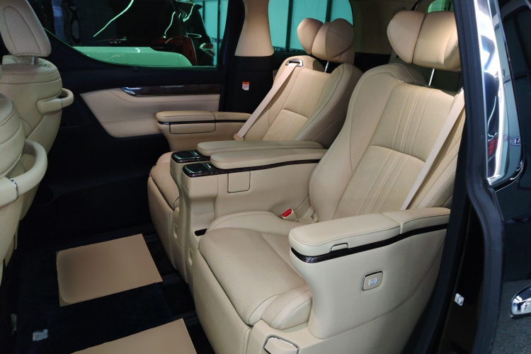 丰田 威尔法 2023款 皇冠 双擎 2.5L HV至尊版中控内饰21