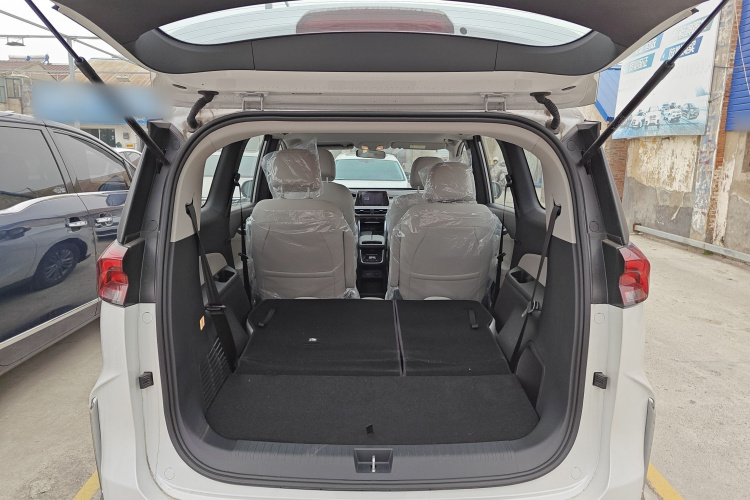 上汽大通MAXUS 大通G50 2024款 PLUS 1.5T 幸福推荐自动荣耀版局部细节23