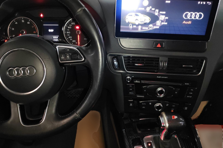 奥迪Q5 2016款 40 TFSI 进取型中控内饰7002