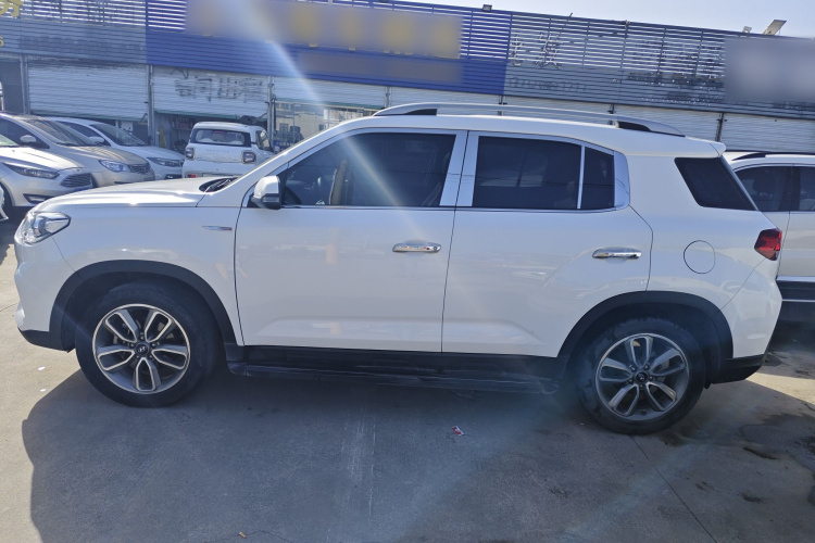 北京现代ix35 2020款 2.0L 自动两驱智勇·畅享版车身外观4