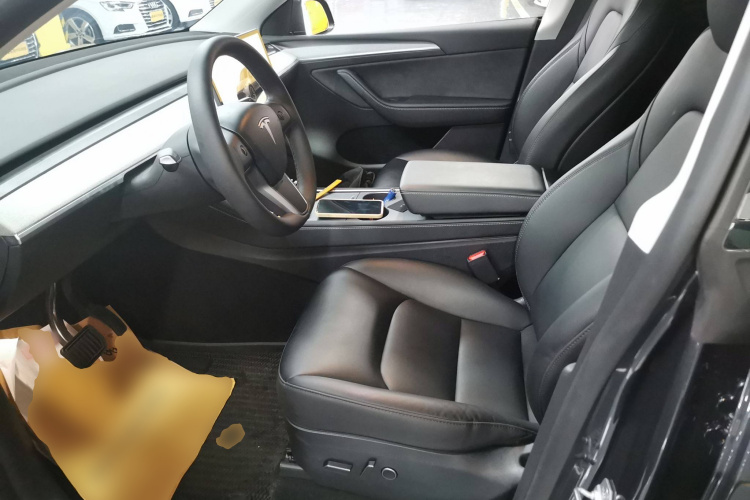 特斯拉 Model Y 2024款 长续航全轮驱动版中控内饰19