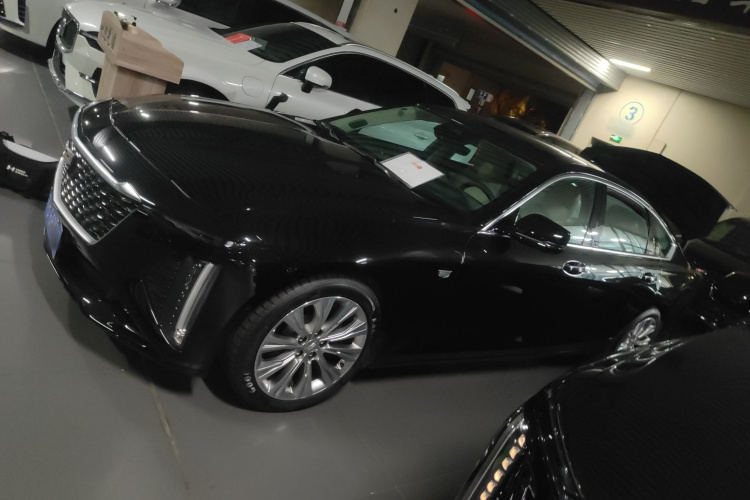 凯迪拉克CT6 2023款 28T 铂金型车身外观4